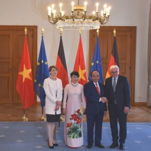 Tổng thống Đức Frank-Walter Steimeier gặp Thủ tướng Việt Nam Nguyễn Xuân Phúc tại Phủ tổng thống Đức ngày 6.7.2017 ở Berlin