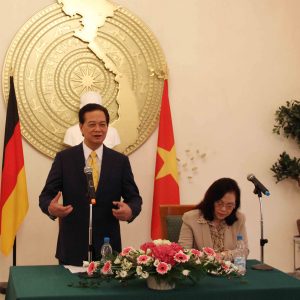 Thủ tướng Nguyễn Tấn Dũng tới thăm Đại sứ quán Việt Nam tại Đức và dư diễn đàn Körber-Stiftung tại Berlin