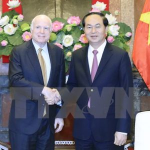 Chủ tịch nước Trần Đại Quang tiếp Thượng nghị sỹ John McCain
