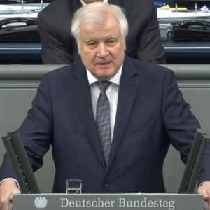 Bộ trưởng Nội vụ Seehofer tuyên bố xiết chặt luật tị nạn tại Đức
