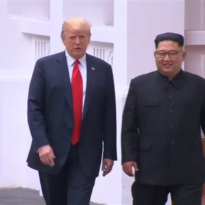 Donald Trump và Kim Jong Un: “Tên lửa khọm trên bầu trời Hà Nội”