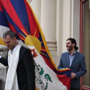Nach vier Jahren Unterbrechung ist die Flagge Tibets zurück auf dem Dach des Prager Rathauses