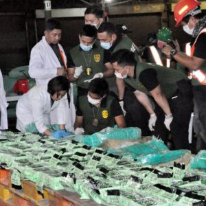 Philippines bắt giữ lượng ma túy đá khổng lồ 276 kg trị giá 30 triệu Euro tại cảng Manila, được chở sang từ TP. Hồ Chí Minh