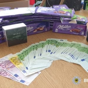 Một thanh niên bỏ quên chiếc ba lô với 7.700 Euro trên tàu tốc hành ICE khi ra sân bay về Việt Nam