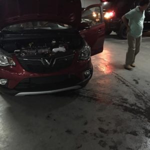 Xe VinFast Fadil chảy dầu lênh láng – Chuyên gia xe hơi Đức nói gì?