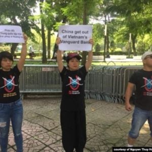 Hà Nội biểu tình vụ Bãi Tư Chính trước tòa Đại Sứ Trung Quốc – Chủ tịch nước vẫn im lặng!