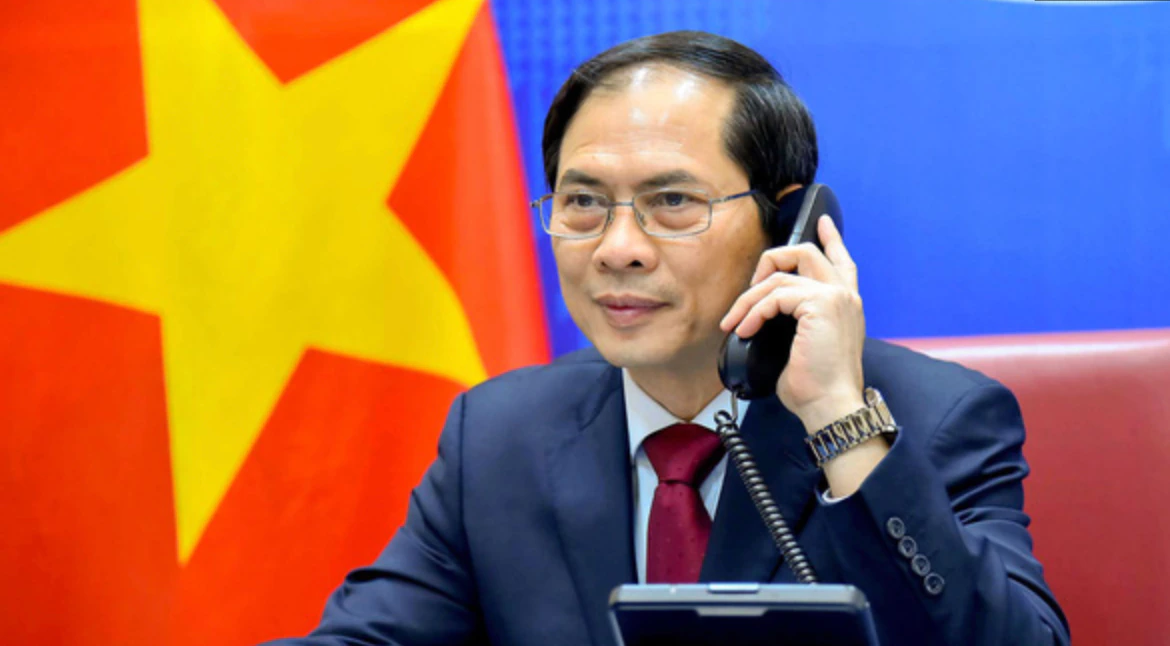 Foreign ministers of Vietnam and China exchange “frankly” about South ...