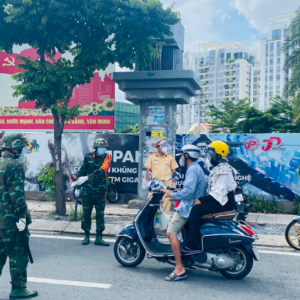 Covid tàn phá Sài Gòn: Chủ tịch bay ra, tướng ta bay vào