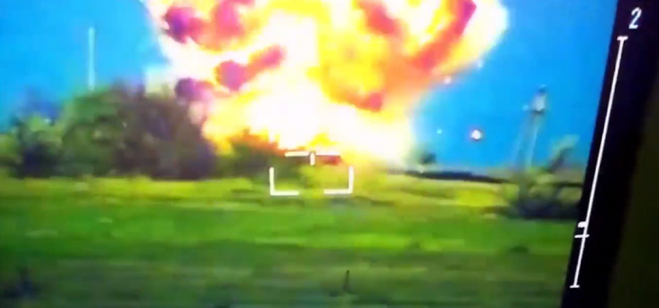 Đoạn video đáng kinh ngạc cho thấy khoảnh khắc quân đội Ukraine cho nổ bệ phóng “bom chân không” kinh hoàng của Nga
