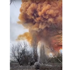 Thành phố Severodonetsk của Ukraine bị nhiễm độc bởi mây axit sau khi quân Nga ném bom nhà máy hoá chất