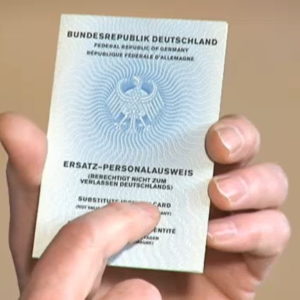 Người Việt tại Đức có thể phải nhận „giấy 3 mảnh“ như người tị nạn khi gia hạn bằng hộ chiếu mới?