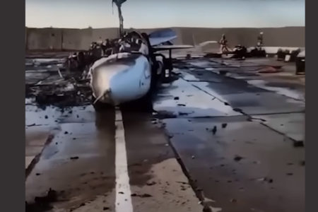 Máy bay chiến đấu Nga trị giá 19 triệu bảng bị phá hủy sau khi “Ukraine tấn công” vào Crimea – khi vụ nổ thứ hai làm bùng cháy kho dầu