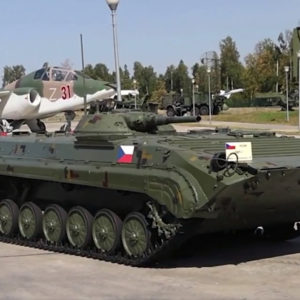 Bên trong hộp đồ chơi chết chóc của Nga khi Putin khoe vũ khí của Nga bao gồm xe tăng, tên lửa và thử nghiệm não của ‘siêu chiến binh’