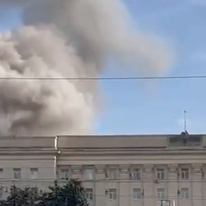 Ukraine dội mưa tên lửa Himars trong cuộc họp của các quan chức thân Điện Kremlin ở thành phố do Nga chiếm đóng