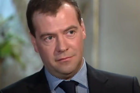 Đồng minh hàng đầu của Putin, Medvedev cảnh báo Nga có thể sử dụng vũ khí hạt nhân trên chiến trường trong nỗ lực tuyệt vọng để bám trụ ở Ukraine