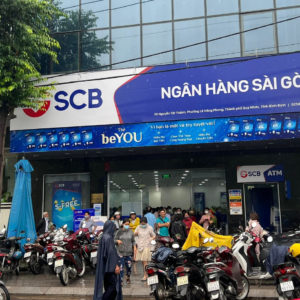 The State Bank of Vietnam continuously injects money into the market, but the liquidity is still frozen, a scary sign for the economy.