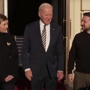 Nhiệm vụ bí mật bên trong để đưa Biden đến Kyiv trước sự chú ý của thế giới