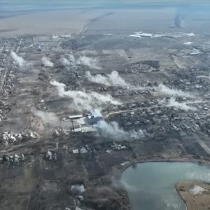 Hình ảnh vệ tinh cho thấy sự tàn phá địa ngục trong trận chiến đẫm máu nhất của Ukraine khi thành phố đang bốc cháy