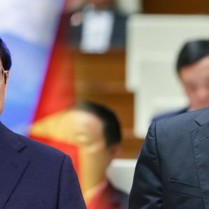 Thủ tướng Chính, Phó Thủ tướng Lê Văn Thành, Bộ trưởng Nguyễn Hồng Diên, 3 chăm sóc 1 nhưng bất lực!