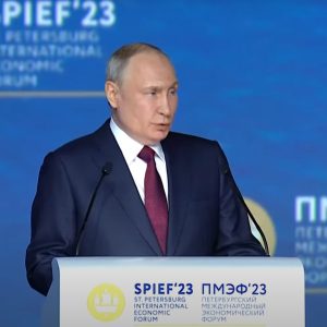 Putin hoang tưởng tắt internet & phong tỏa St Petersburg trong bối cảnh lo ngại về vụ ám sát bằng máy bay không người lái trước bài phát biểu quan trọng
