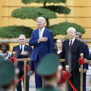 With his unstable moves, General Secretary Trong pushes away President Thuong to welcome President Biden
