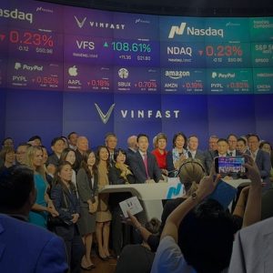 VinFast: Cổ phiếu rơi tự do, ô tô không bán được, nợ nần tiếp tục tăng và đang phải đối mặt với kiện tụng