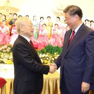 What his purposes as Vietnam’s communist leader wants to cry in front of Xi Jinping?
