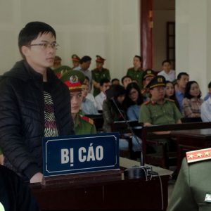 Cựu tù nhân lương tâm Nguyễn Viết Dũng rời Việt Nam vì bị đe doạ