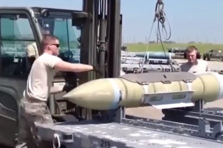 Ukraine sắp nhận được các loại bom tầm xa mới của Mỹ