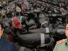 Báo Mỹ viết về Việt Nam siết kiểm tra nồng độ cồn, xe máy vi phạm chất đống