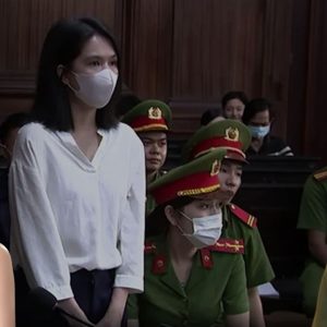 Wrongly convicted, bikini model Ngoc Trinh knows what to do to avoid the Party’s “claws”!