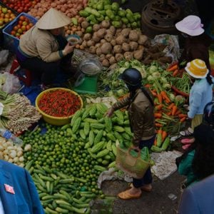 Người Việt quan tâm đến “đói nghèo”, “việc làm”, “tăng trưởng kinh tế” và “tham nhũng”