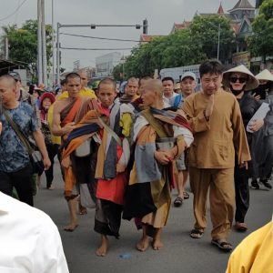 “Hiện tượng” sư Thích Minh Tuệ và sự tương phản với Giáo hội quốc doanh