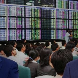 Rung chuyển chính trường khiến nhà đầu tư ngoại bán ròng cổ phiếu trên thị trường chứng khoán Việt Nam