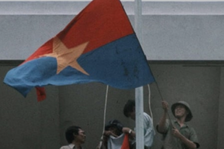 Historical photo: Who leads Bui Quang Than to take flag on Independence Palace’s roof on April 30, 1975?