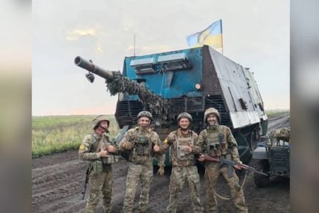 Quân đội Ukraine bắt giữ xe tăng mai rùa và toàn bộ lính Nga