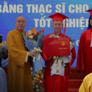 Thích Chân Quang “mua bằng” hay Đại học Luật Hà Nội “cúng dường” bằng tiến sĩ?