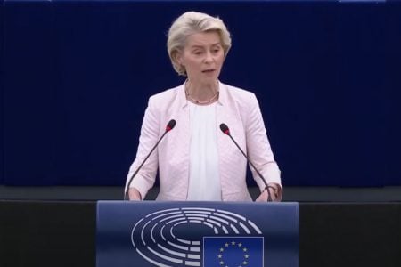 Chủ tịch Ủy ban châu Âu Von der Leyen tuyên bố “tái vũ trang châu Âu”