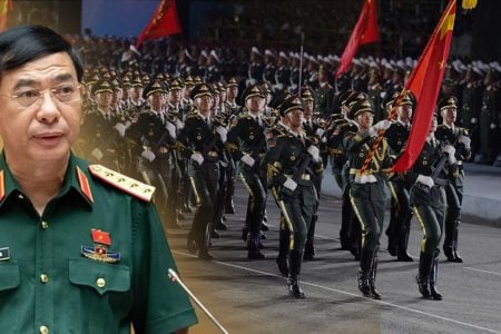 Ai ra lệnh cho Công An “ép buộc” dân chúng phải đứng dậy vỗ tay chào mừng QĐ Trung Quốc diễu binh?