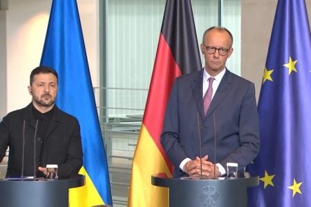 Мерц обещает расширить военную помощь Украине