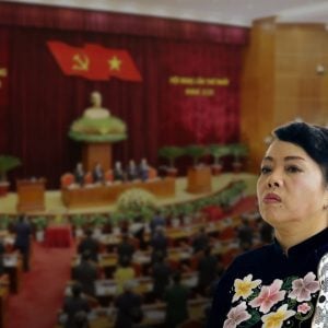 Đứng giữa đàn voi chiến, Trương Thị Mai bị “voi dẫm”!