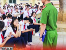 KHI SỰ THẬT BỊ QUẬT NGÃ