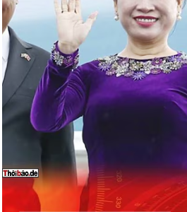 ĐÀI TƯỞNG NIỆM VÀ NHỮNG BÓ HOA GIẢ TRÊN NỖI ĐAU THẬT