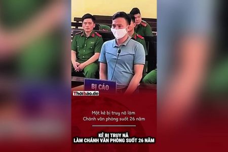 Kẻ bị truy nã làm Chánh văn phòng suốt 26 năm