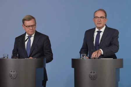 Đức đóng cửa Tổng Lãnh sự quán Nga và chấm dứt hợp đồng với “Ngôi nhà Nga” tại Berlin